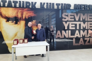 Dernekte Plaket Töreni