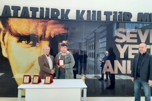 Dernekte Plaket Töreni