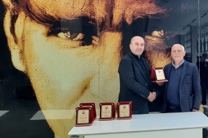 Dernekte Plaket Töreni