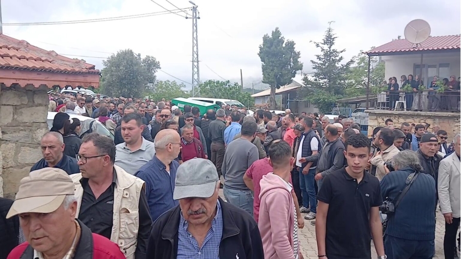 MEHMET KOCAAKÇANIN CENAZESİNDE GÖRÜLMEMİŞ KALABALIK VARDI